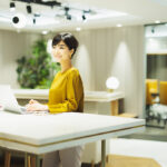 スタンディングデスクの普及がもたらす働き方の変化