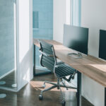 視線を遮りつつ開放感もキープ！半透明パーテーションの活用例